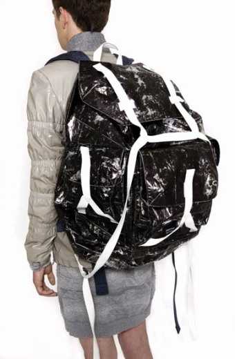 Raf Simons diseña para Eastpak