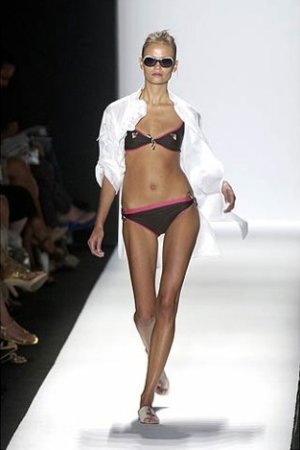 carolinaherrerabikini1.jpg