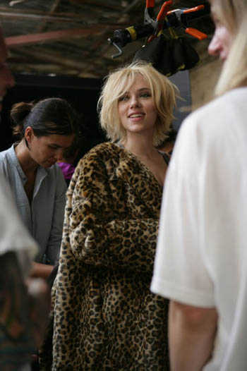 mango-making-of-scarlett-1-488x733
